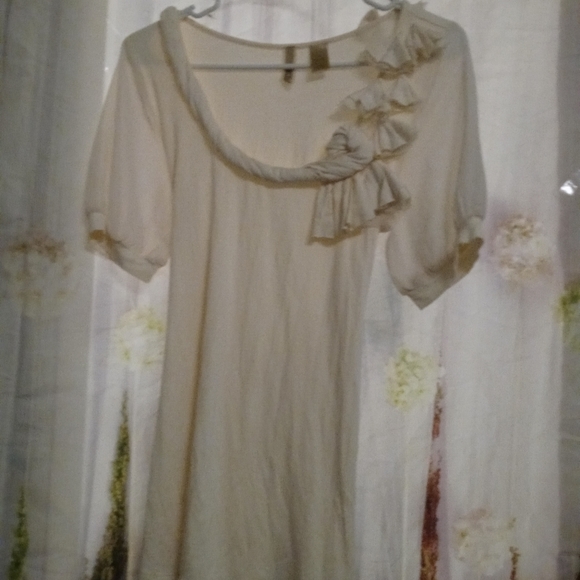 🎉BKE Buckle Cream Colored Blouse - Picture 3 of 6